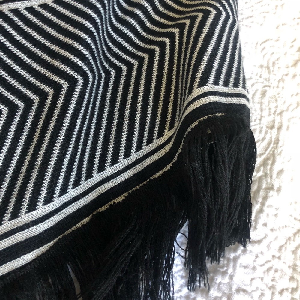 Sleeveless cardigan/cover up - Picture 2 of 2